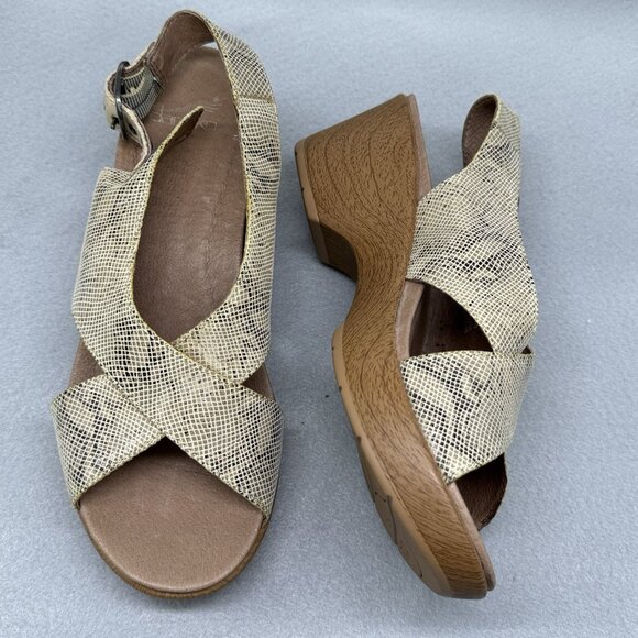 Womens Dansko Sandals Jacinda Taupe Snake Print Platform Wedge Sz US 9 EUR 39 - Picture 3 of 12